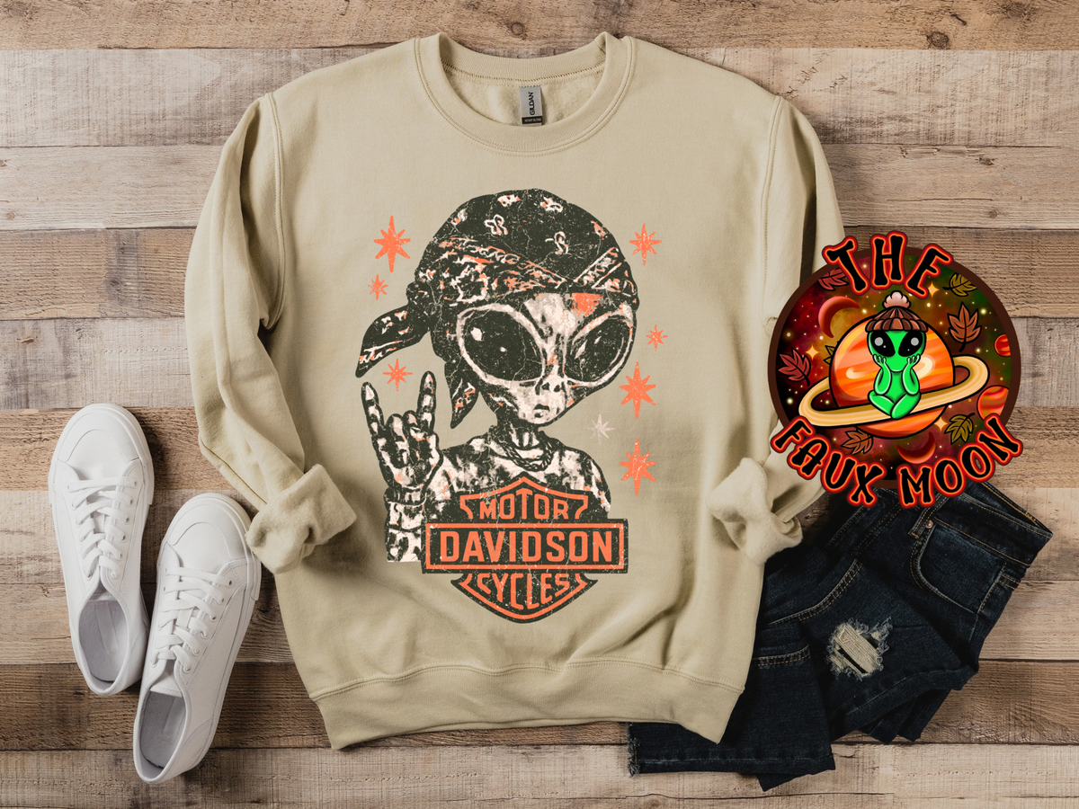 HD Alien Shirt—LEAVE NOTES