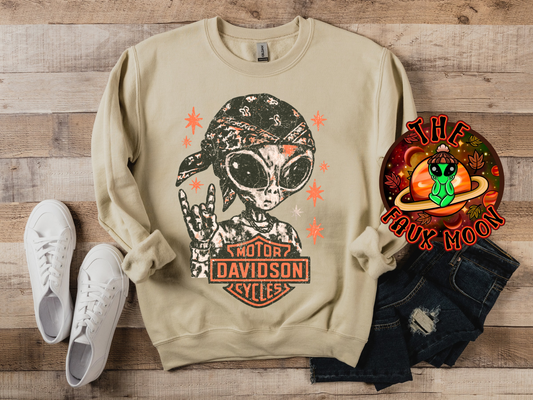 HD Alien Shirt—LEAVE NOTES